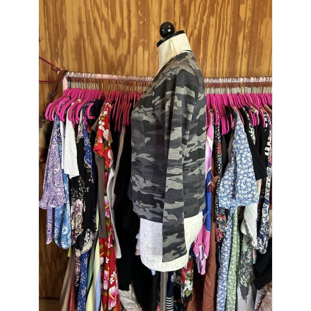 Sanctuary Women's V-Neck Cozy Pocket Sleeve Top in Distressed Camo Size XS - Picture 7 of 11